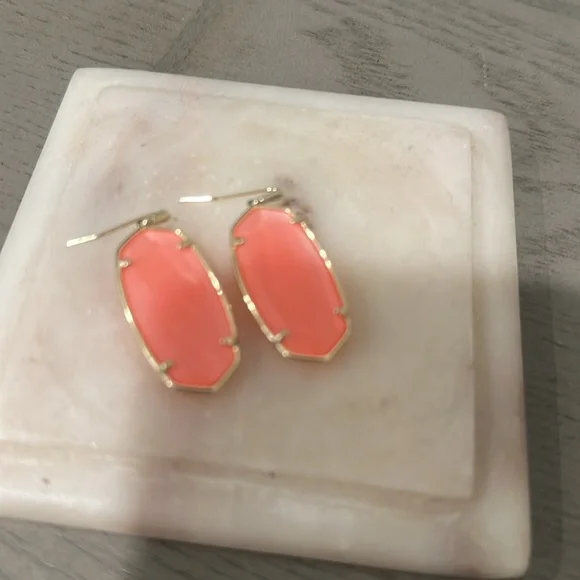 Beautiful Kendra Scott gold and pink/coral earrings LIKE NEW - Picture 2 of 3